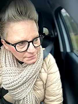 German Milf online show from December 2025 12:04:01 PM