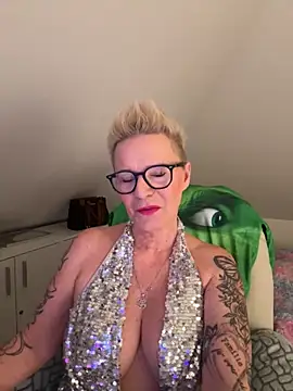 German Milf online show from November 2025 02:06:02 PM