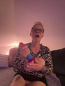 German Milf online show from March 2025 06:23:01 PM