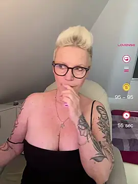 Snapshot of German_Milf chatting on June 2026 09:32:01 AM German Milf online show from June 2026 09:32:01 AM