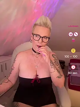 Snapshot of German_Milf chatting on June 2026 12:50:02 PM German Milf online show from June 2026 12:50:02 PM
