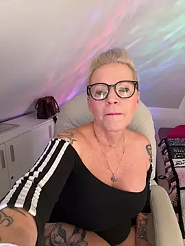 German Milf online show from November 2025 01:47:02 PM