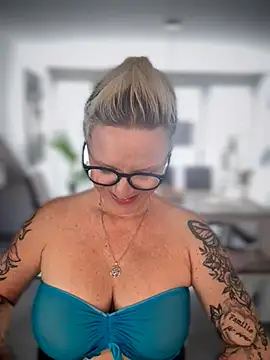 German Milf online show from October 2025 12:57:01 PM