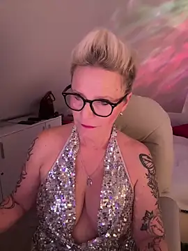 German Milf online show from December 2025 01:46:01 PM