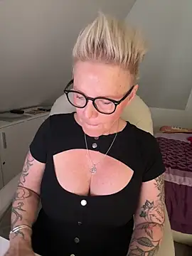 German Milf online show from January 2026 10:19:01 AM