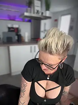 German Milf online show from February 2025 01:32:02 PM