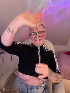 German Milf online show from April 2026 12:32:02 PM