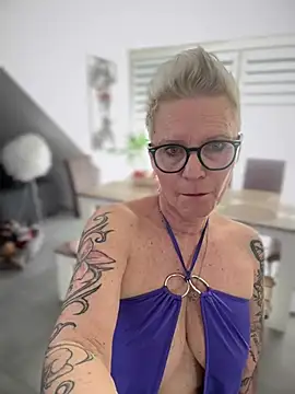 German Milf online show from March 2025 01:45:02 PM