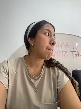 daniela henao online show from April 2026 02:55:01 PM