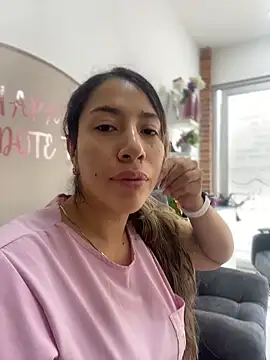 daniela henao online show from April 2026 03:02:02 PM