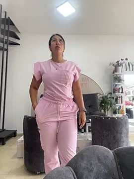 daniela henao online show from April 2026 02:13:02 PM