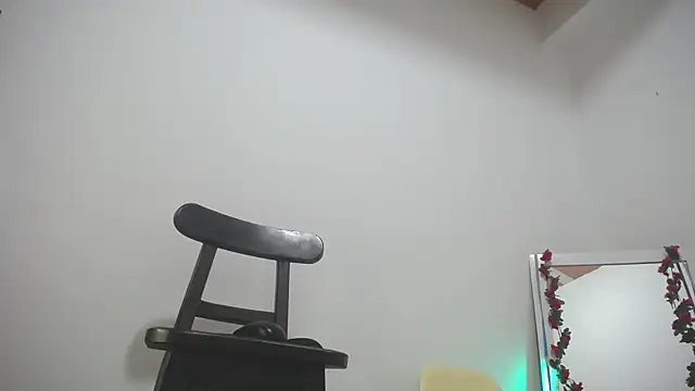 hornywife  online show from May 2026 12:00:02 PM