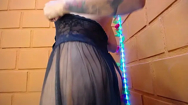 Snapshot of hornywife_ chatting on December 2024 11:55:01 PM hornywife online show from December 2024 11:55:01 PM