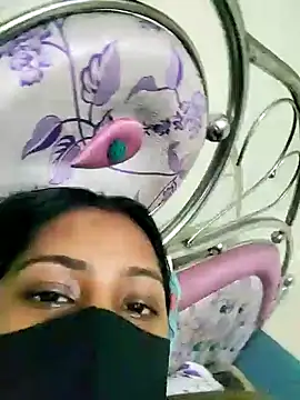Shristiprakash0 online show from November 2025 04:27:02 AM