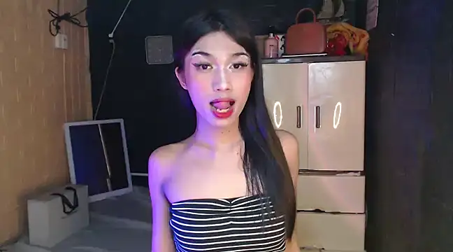 Snapshot of ToKeNa chatting on February 2025 04:24:02 PM ToKeNa online show from February 2025 04:24:02 PM