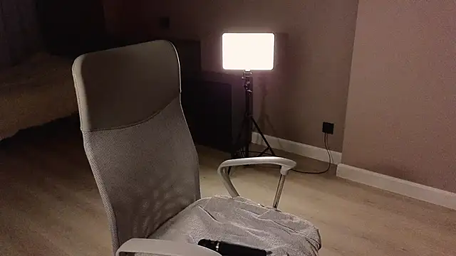 EllsaJean  online show from March 2026 10:44:01 PM