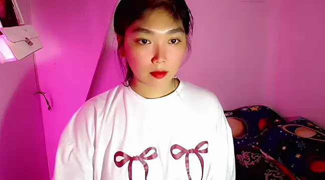 TR4NSCUTI3 online show from February 2025 09:53:01 PM