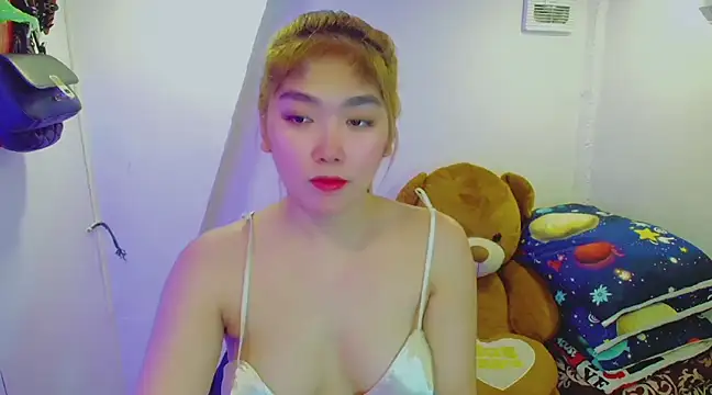 TR4NSCUTI3 online show from February 2025 10:17:02 PM