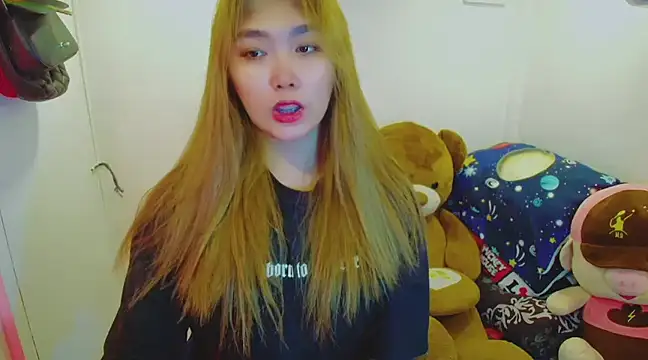 TR4NSCUTI3 online show from February 2025 09:51:01 PM