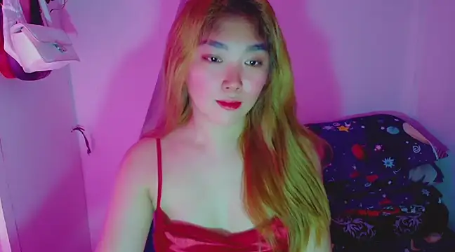 TR4NSCUTI3 online show from February 2025 02:49:01 PM