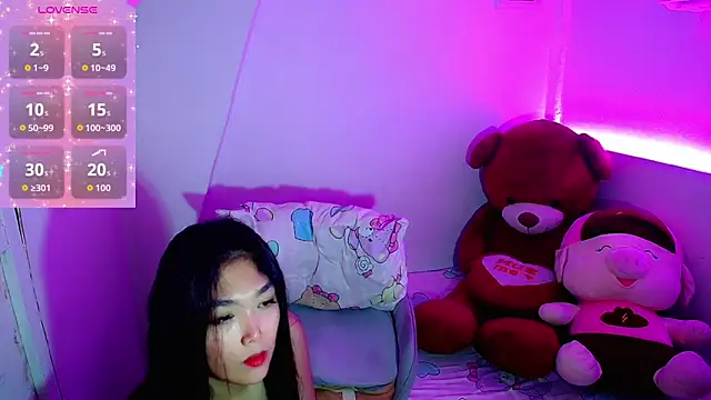 TR4NSCUTI3 online show from November 2025 08:57:02 PM