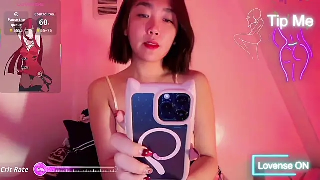 TR4NSCUTI3 online show from May 2026 05:53:01 PM