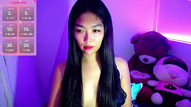 TR4NSCUTI3 online show from October 2025 07:59:02 PM