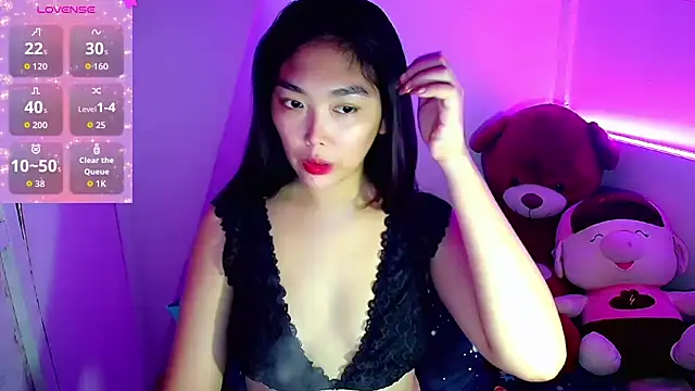 TR4NSCUTI3 online show from October 2025 04:26:02 PM