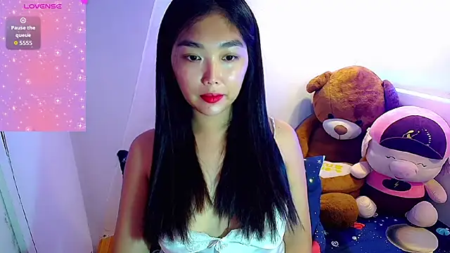 TR4NSCUTI3 online show from October 2025 07:26:01 PM