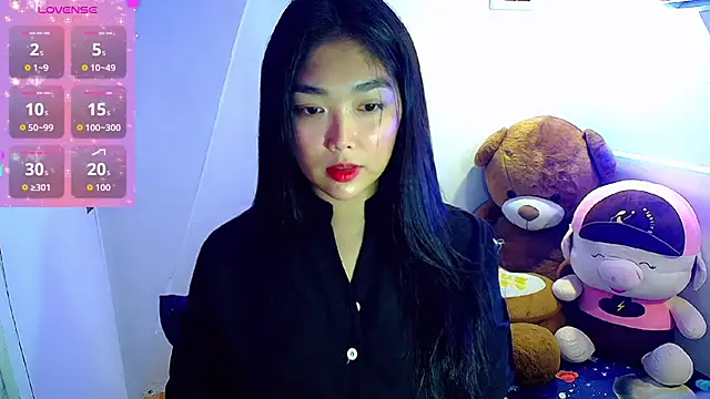 TR4NSCUTI3 online show from September 2025 06:14:01 PM