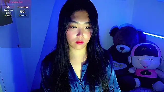 TR4NSCUTI3 online show from September 2025 11:54:02 AM