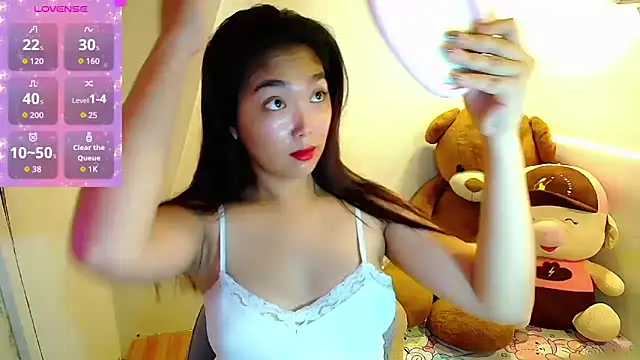 TR4NSCUTI3 online show from September 2025 02:11:02 PM