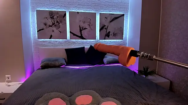 Betty June online show from October 2025 08:55:01 PM