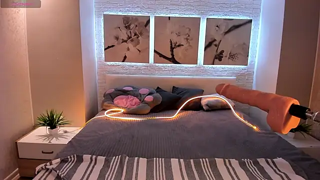 Betty June online show from September 2025 08:44:01 PM