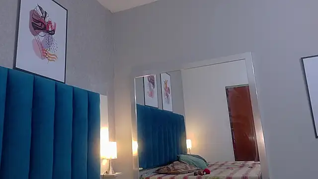 MiaMidnnightt online show from March 2026 12:17:02 PM