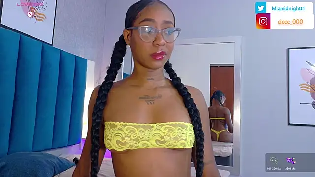 MiaMidnnightt online show from May 2026 12:44:01 PM