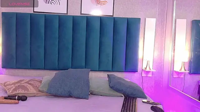 MiaMidnnightt online show from December 2025 01:04:02 PM