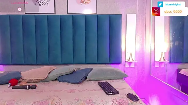 MiaMidnnightt online show from December 2025 12:40:01 PM