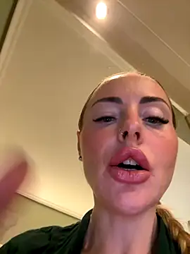 Snapshot of EmaSalis chatting on October 2025 02:28:01 PM EmaSalis online show from October 2025 02:28:01 PM