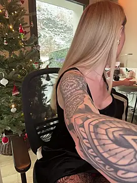 EmaSalis online show from December 2025 11:43:02 AM