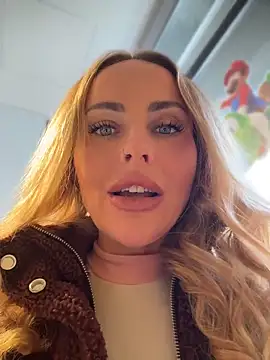 EmaSalis online show from April 2026 09:36:02 AM