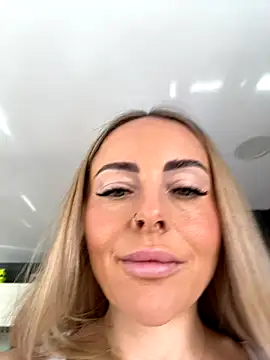 Snapshot of EmaSalis chatting on November 2025 10:53:02 AM EmaSalis online show from November 2025 10:53:02 AM