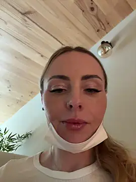 EmaSalis online show from December 2025 01:24:02 PM