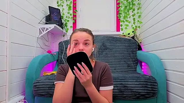 Misss Vikk online show from December 2025 06:26:02 AM