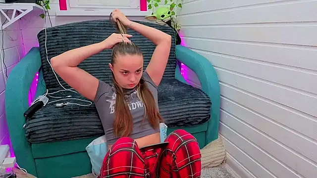 Misss Vikk online show from November 2025 06:24:01 AM