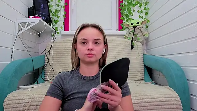 Misss Vikk online show from November 2025 06:40:01 AM