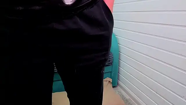 Misss Vikk online show from November 2025 06:56:02 AM