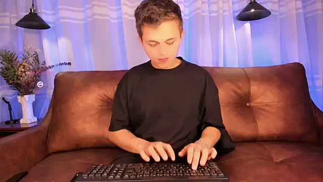 Snapshot of Tim_wolf chatting on October 2025 01:43:02 PM Tim wolf online show from October 2025 01:43:02 PM