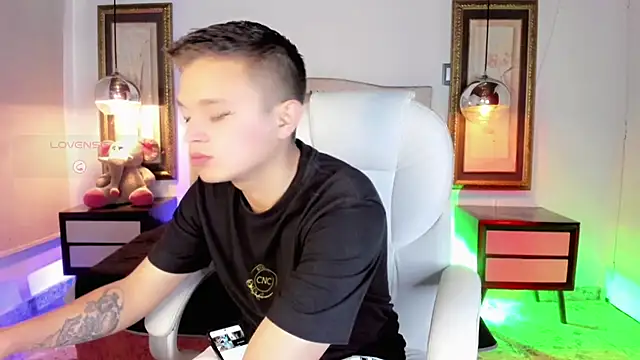 Snapshot of Tim_wolf chatting on November 2025 08:46:01 PM Tim wolf online show from November 2025 08:46:01 PM