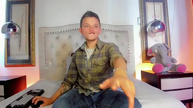 Snapshot of Tim_wolf chatting on November 2025 08:47:01 PM Tim wolf online show from November 2025 08:47:01 PM